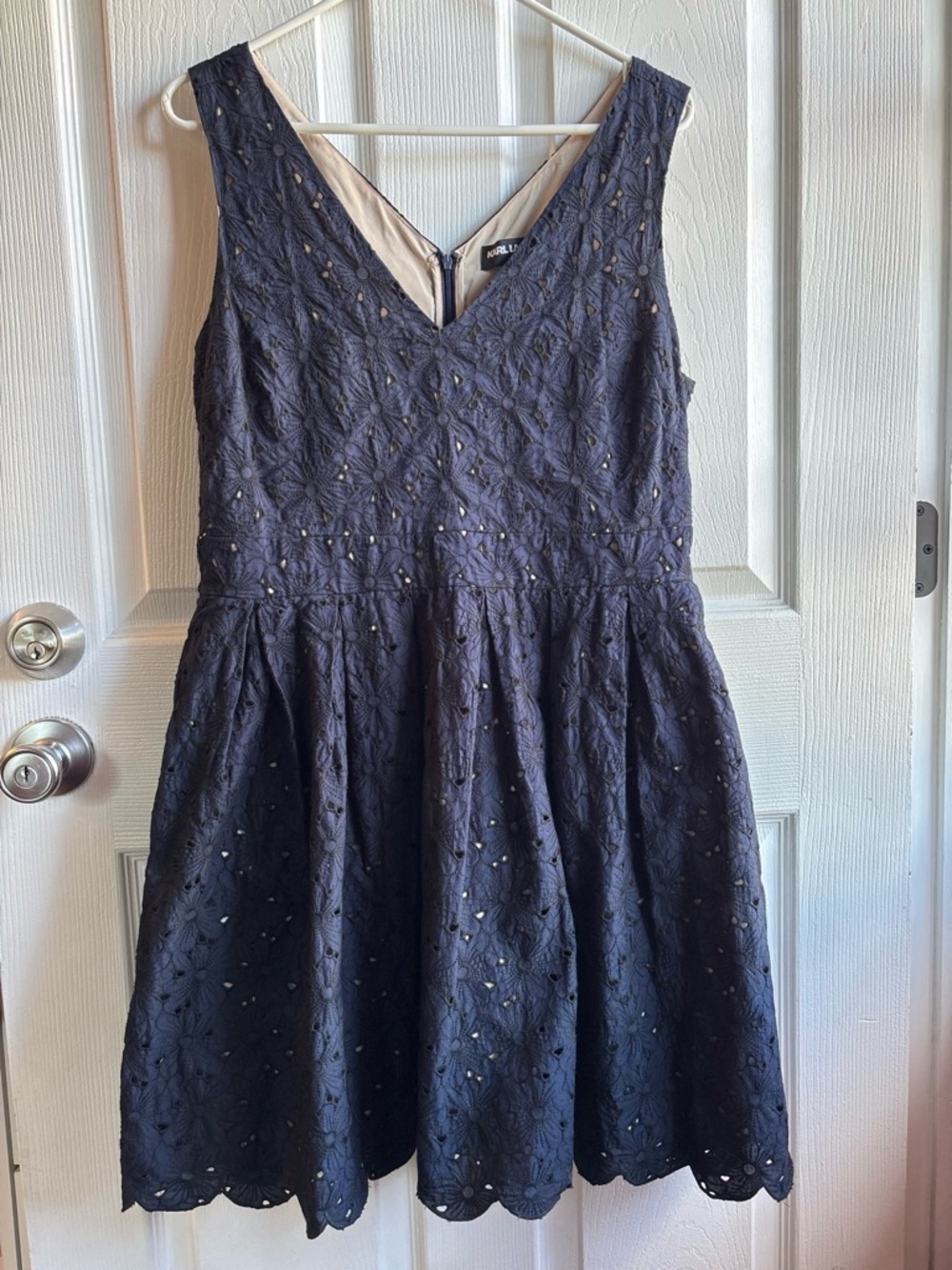 Karl Lagerfeld Paris Navy Floral Eyelet V-Neck Sleeveless Lined A-Line 12